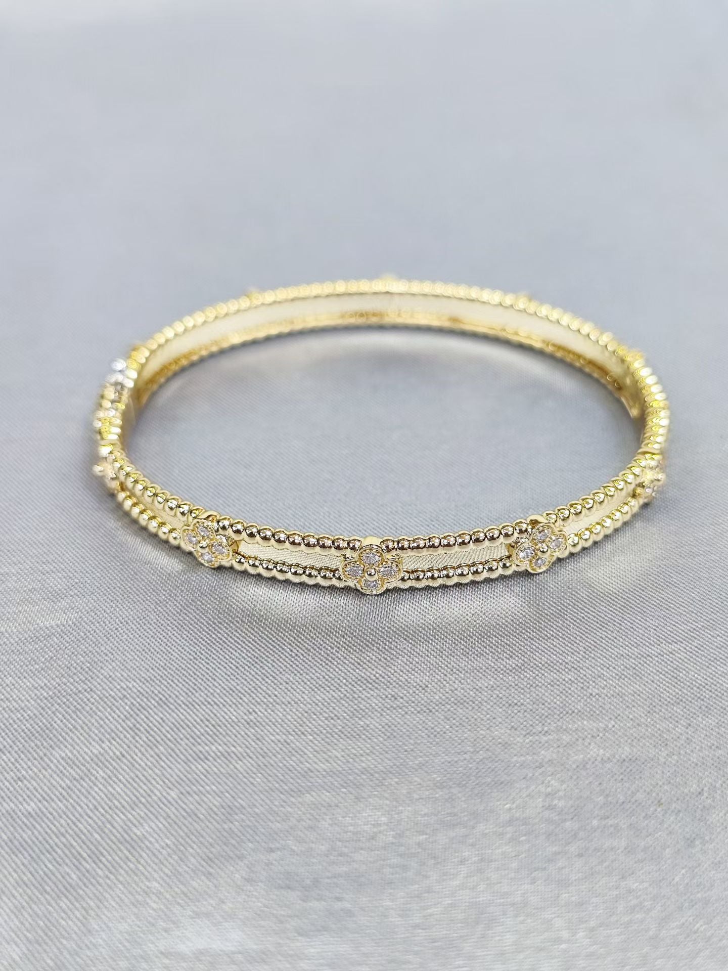 VCA Perlee Bracelets 18K Yellow Gold