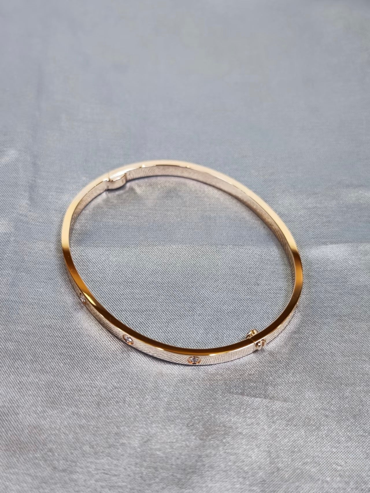 Cartier Love Small Size, 10 Diamond