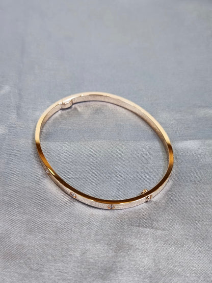 Cartier Love Small Size, 10 Diamond