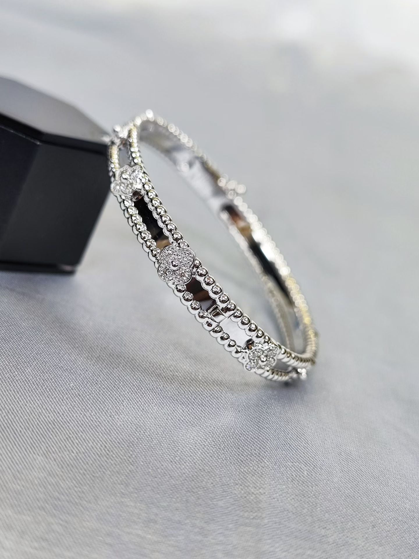 VCA Perlee Bracelets 18K Whitegold