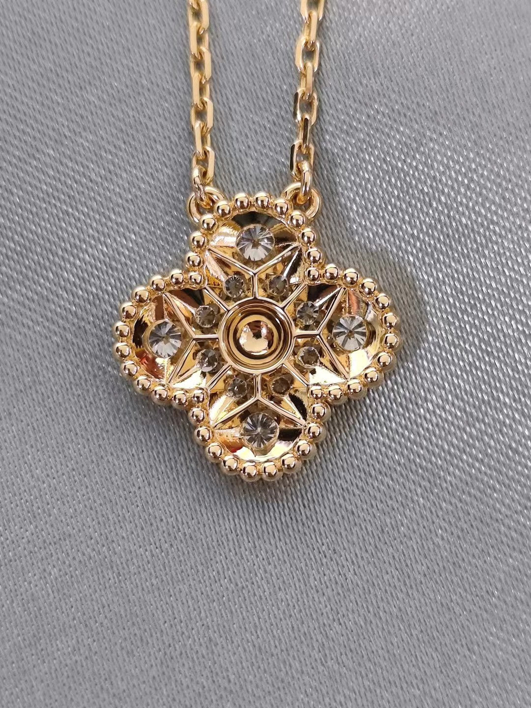 Vintage Alhambra Pendant 18K Rose Gold, Diamond