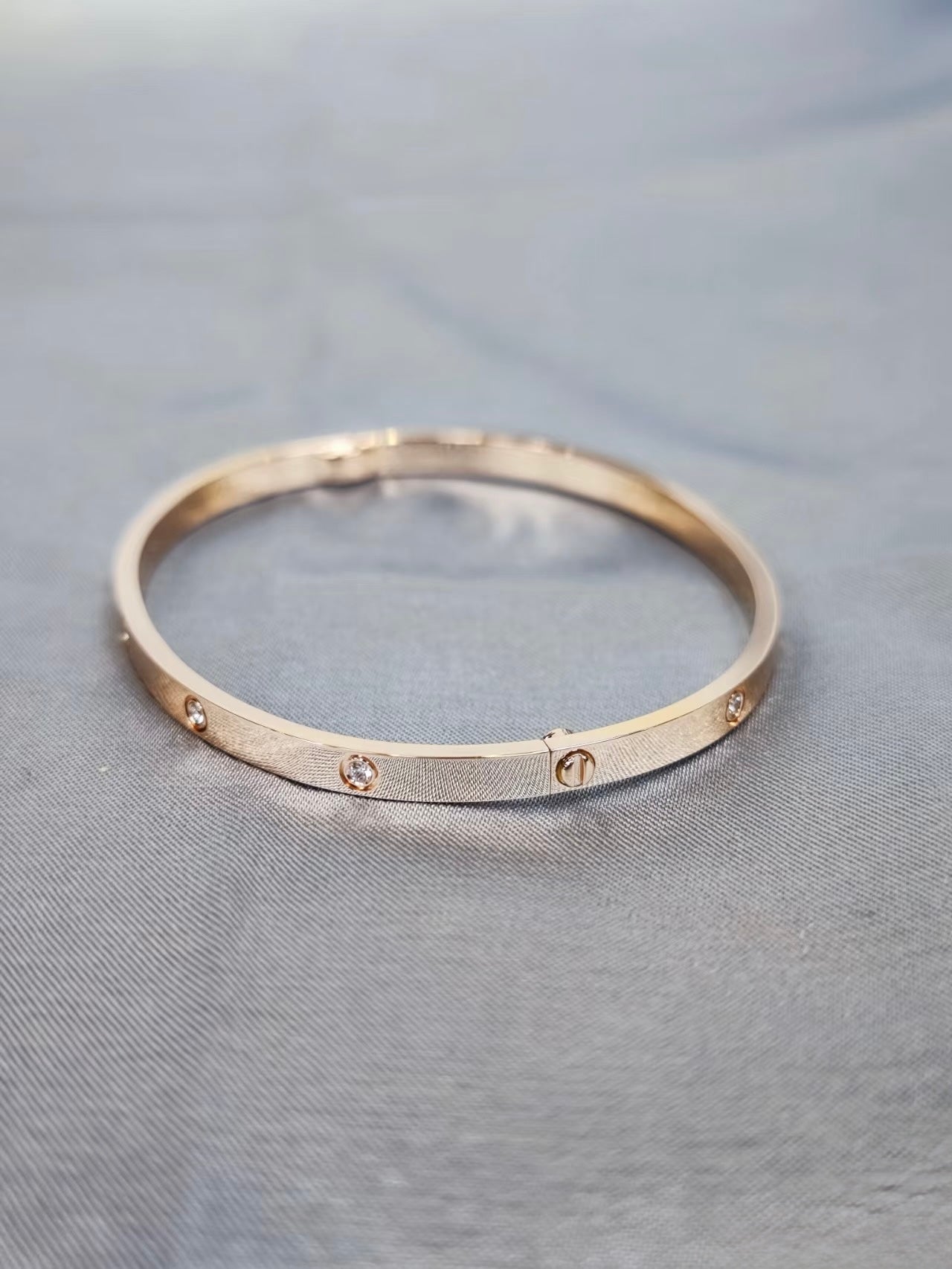 Cartier Love Small Size, 10 Diamond