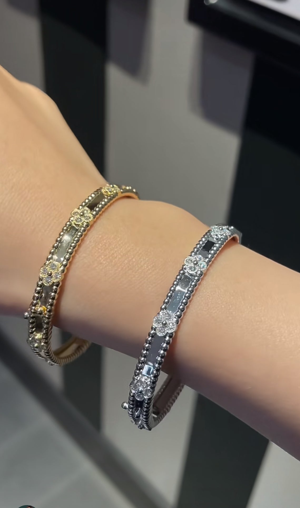 VCA Perlee Bracelets 18K Yellow Gold