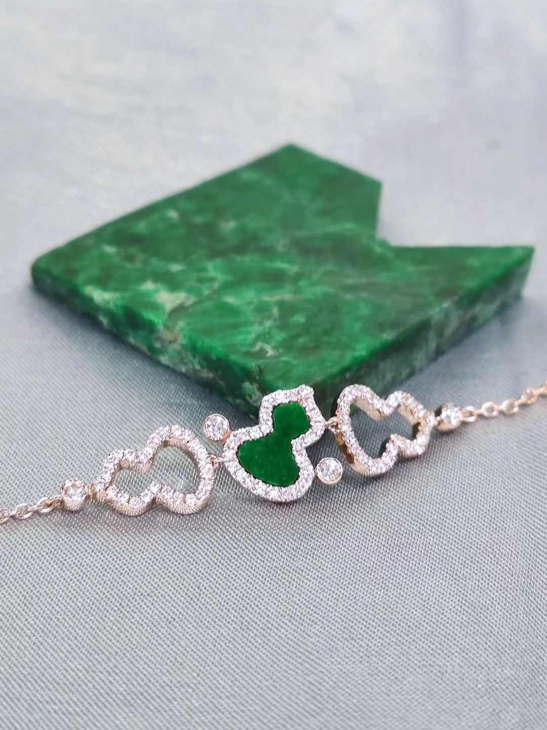 WuluWulu small bracelet in 18K rose gold set with jade and diamonds