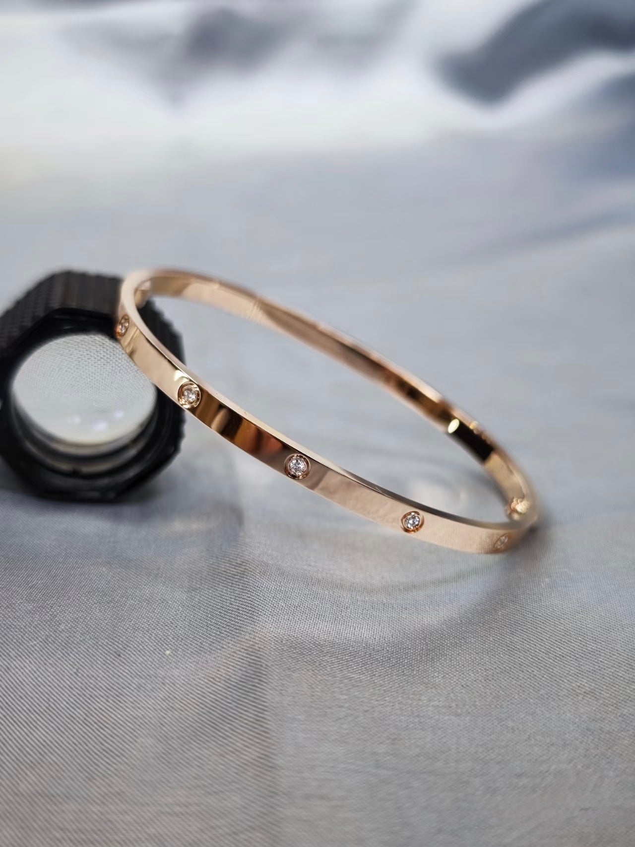 Cartier Love Small Size, 10 Diamond