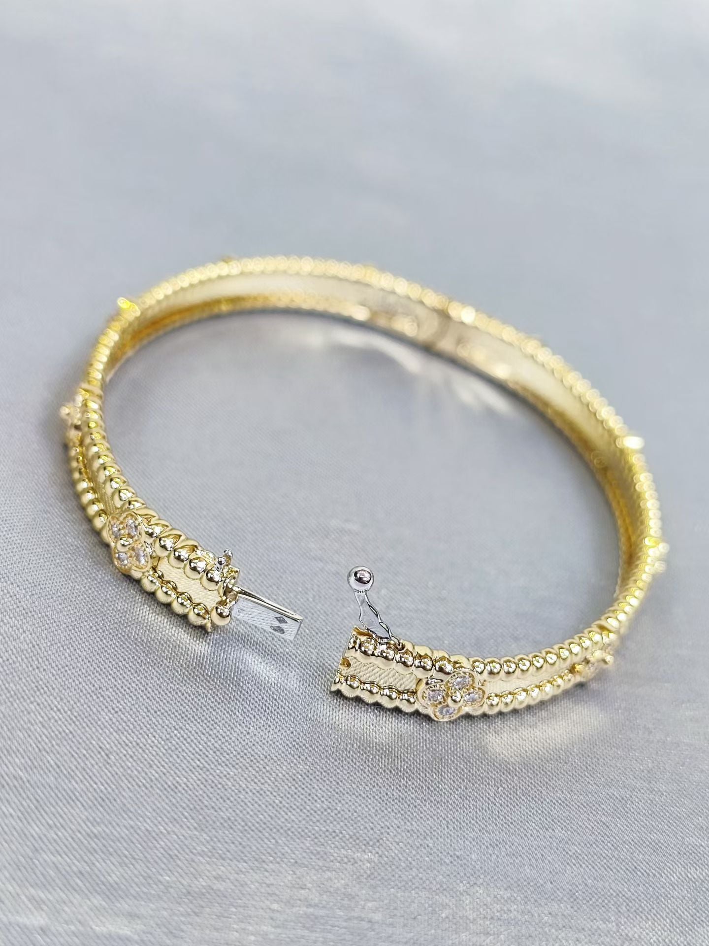 VCA Perlee Bracelets 18K Yellow Gold