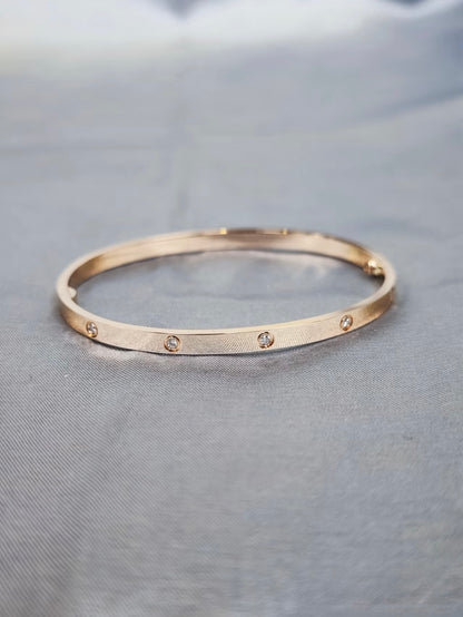 Cartier Love Small Size, 10 Diamond