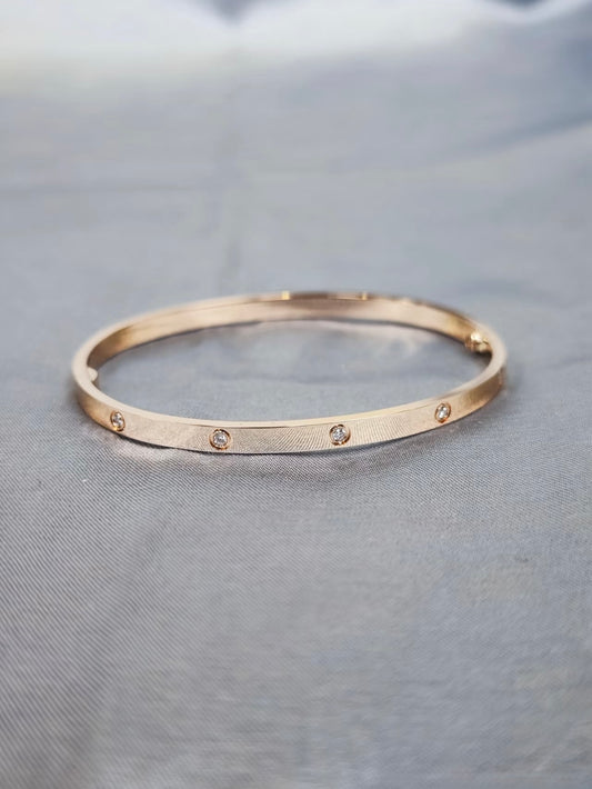 Cartier Love Small Size, 10 Diamond