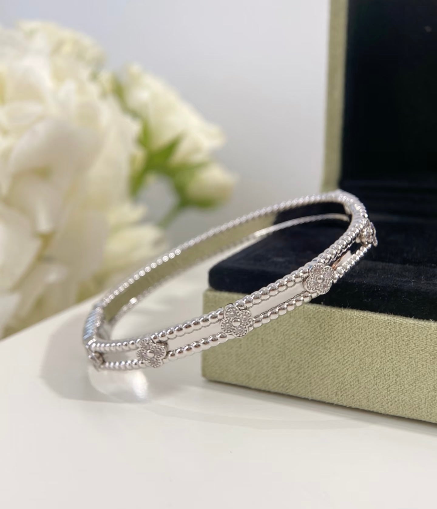 VCA Perlee Bracelets 18K Whitegold